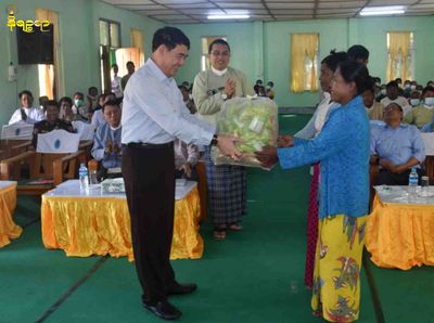 Rakhine Chief Minister ignores IDP safety demand over landmines, while offering two months rice rations -if they return home