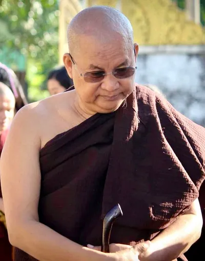 Mrauk-U Sayadaw donates Kyat 100 million to  Myanmar flood victims