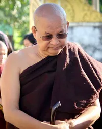 Mrauk-U Sayadaw donates Kyat 100 million to  Myanmar flood victims